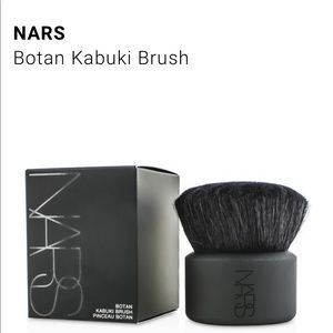 NARS BOTAN KABUKI BRUSH. Comes with original packaging. Used a fee times.